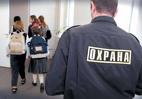 Есть вопрос: Куда пойдут дополнительные деньги, выделенные на охрану школ Новосибирска?