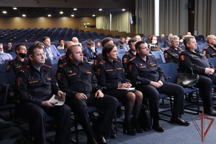 Вопросы обеспечения Росгвардией и частными охранниками безопасности объектов образования обсудили в Москве