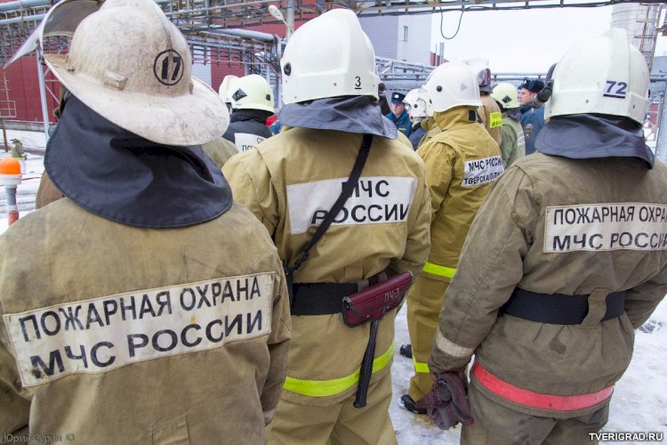МЧС России вдвое увеличило зарплату сотрудников федеральной противопожарной службы.