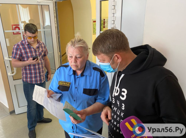 Охранники без документов, иностранцы и ремонт во время учебного процесса: В Оренбурге проверили образовательные учреждения