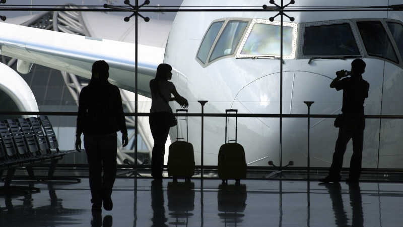Градус контроль: авиапассажиров хотят проверять на алкотестерах