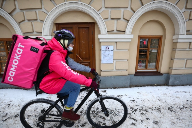 Курьеров в Москве пронумеруют и обучат правилам безопасного вождения